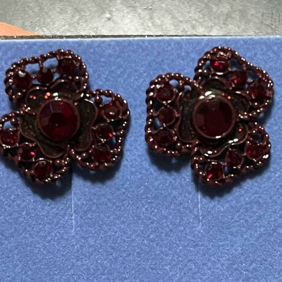 Avon Tonal Burgundy Flower Earrings - Picture 3 of 4